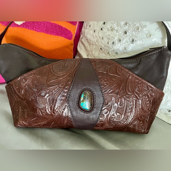 Handmade handbag with tooled leather details and turquoise center stone - Picture 2 of 10